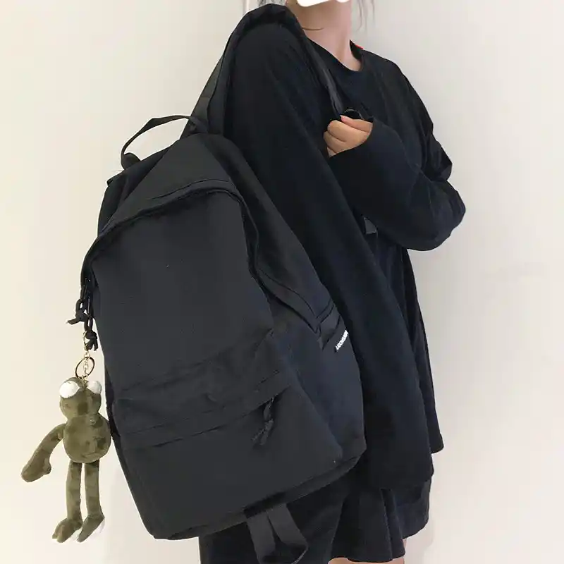 公司周年庆惊喜：不起眼的背包竟戳中泪点...